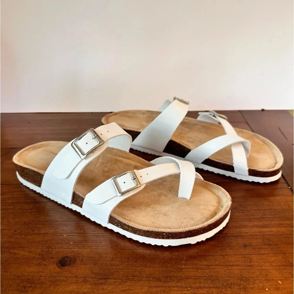 Madden Girl Women's Bunny‎ Footbed Sandals in White Size 9.5 New in Box